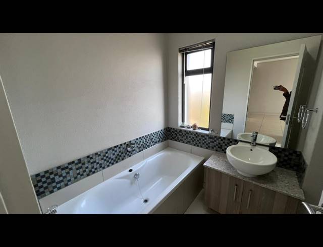 2 bed property to rent in EDENBURG